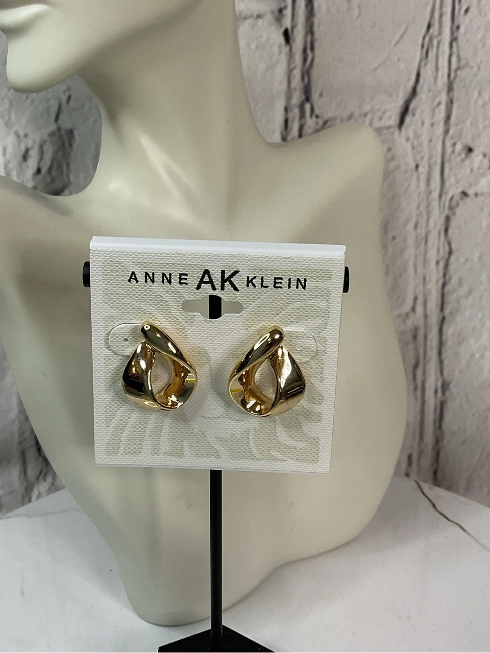 🌟🌟 Anne Klein Shiny Gold Twisted Earrings